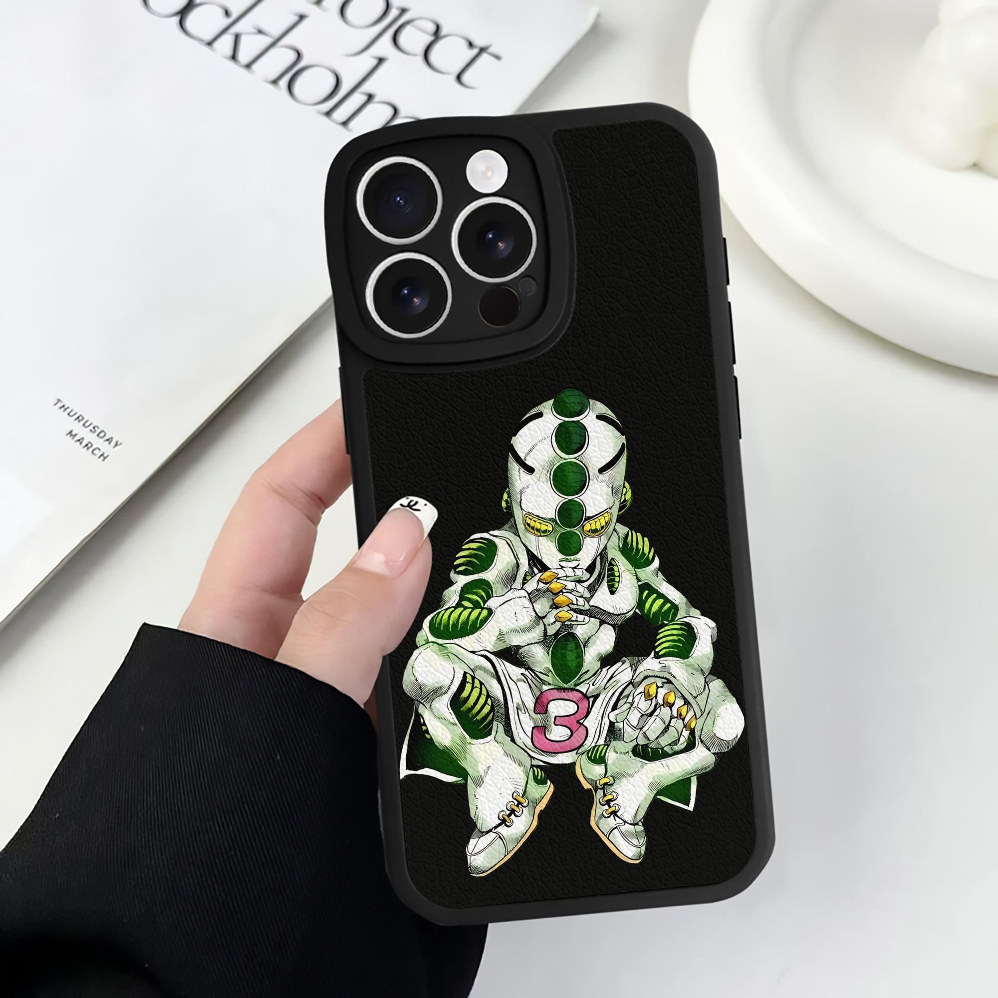 （画像用） ジョジョの奇妙な冒険 広瀨康一 JoJo's Bizarre Adventure Hirose Koichi 【iPhone 16シリーズ対応】シリコンスマホケース（レザー調） 材質：シリコン